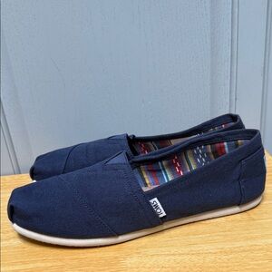 TOMS Women's Dark Blue Canvas Flats ( size 9)